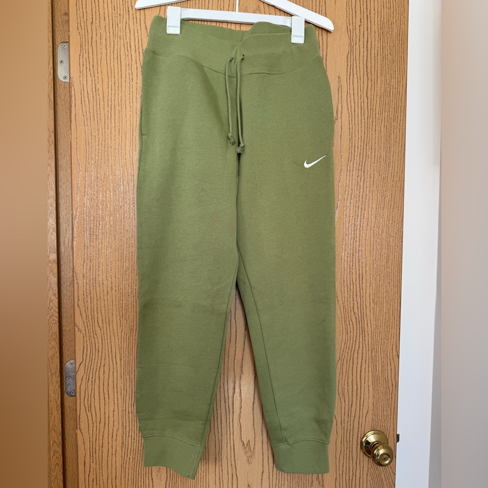 Nike Women’s Set Green Joggers Fleece/Sweatshirt - Picture 3 of 6